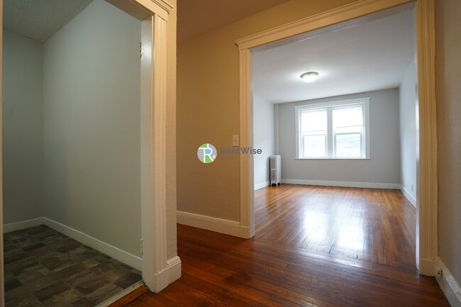 Building Photo - 47 Linden St