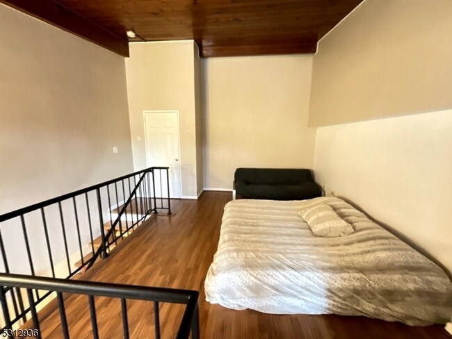 Building Photo - 50 May St