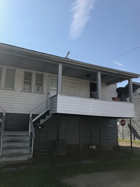 Primary Photo - 122 6th Ave