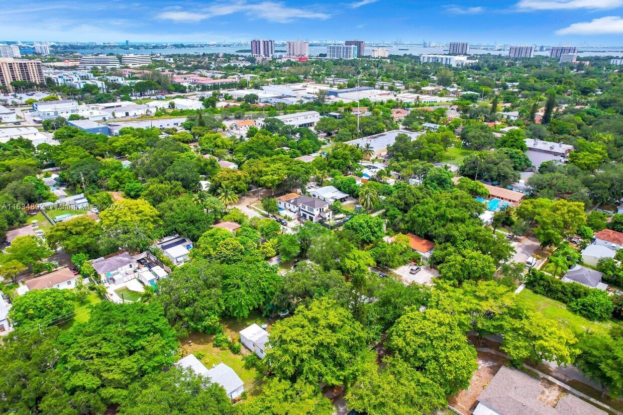 Foto principal - 12325 NE 11th Pl