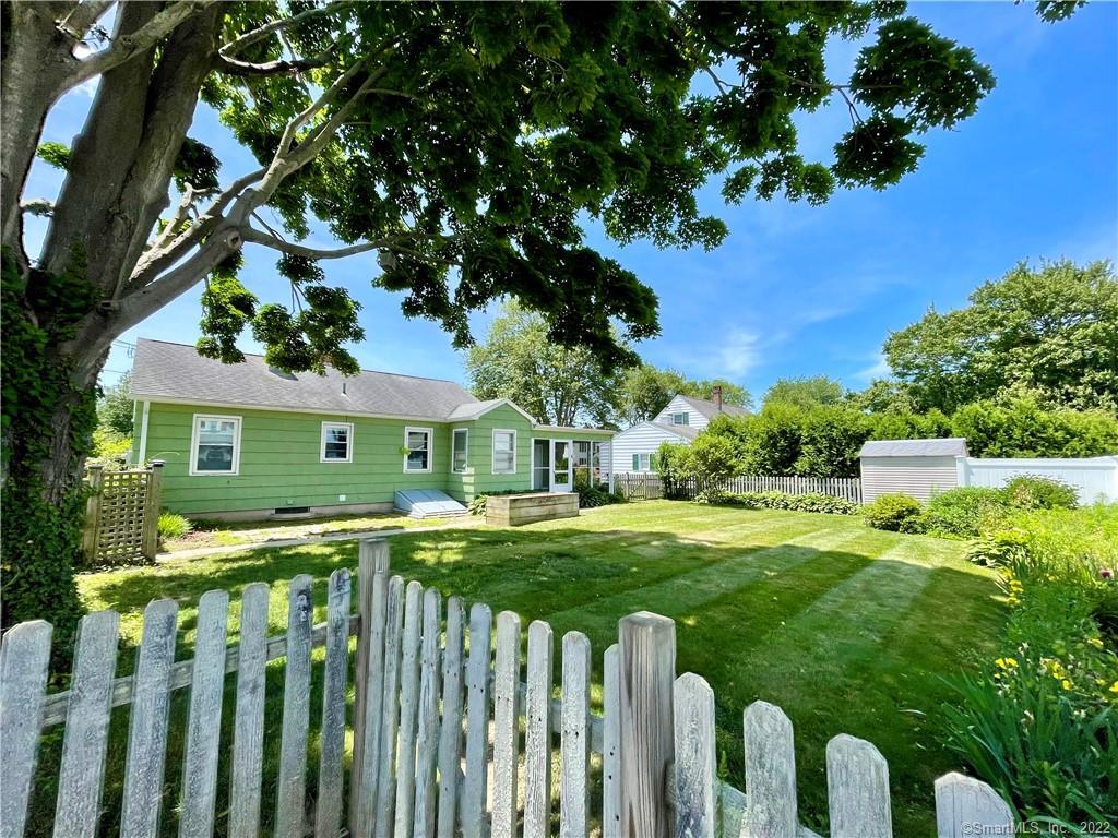 37 Maplewood St, Old Saybrook, CT 06475 House for Rent in Old