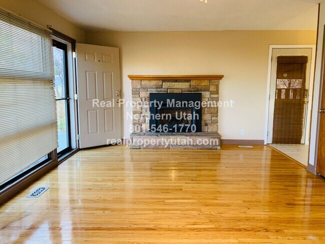Foto del edificio - 3 bed 1.5 bath Ogden Home Coming Soon
