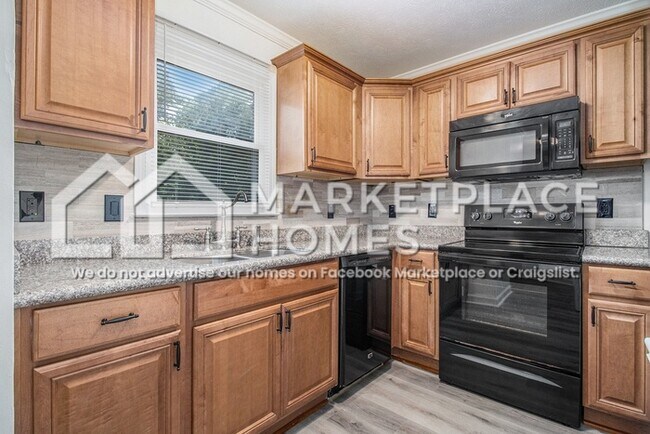 Building Photo - 5285 Oakridge Dr
