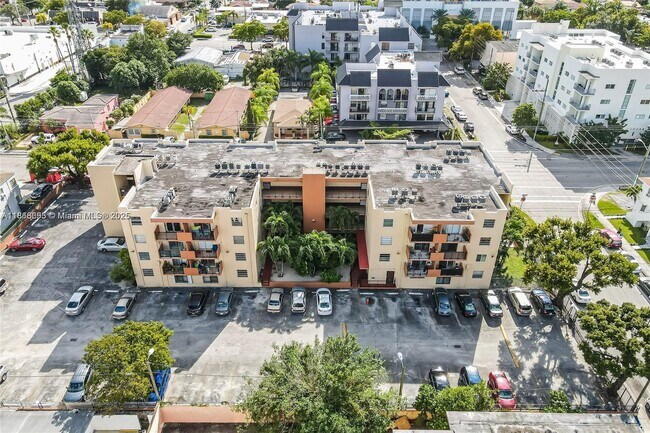 Foto del edificio - 677 SW 9th Ave