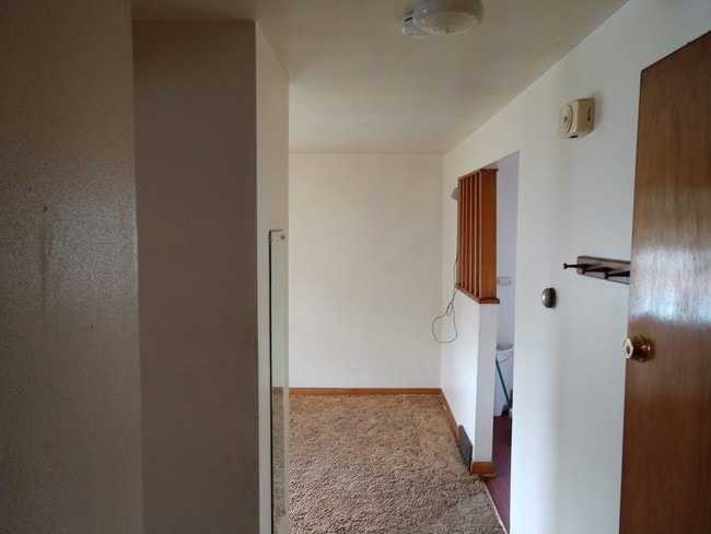 Building Photo - 4365 S. 13th Street - 1 Bedroom Upper
