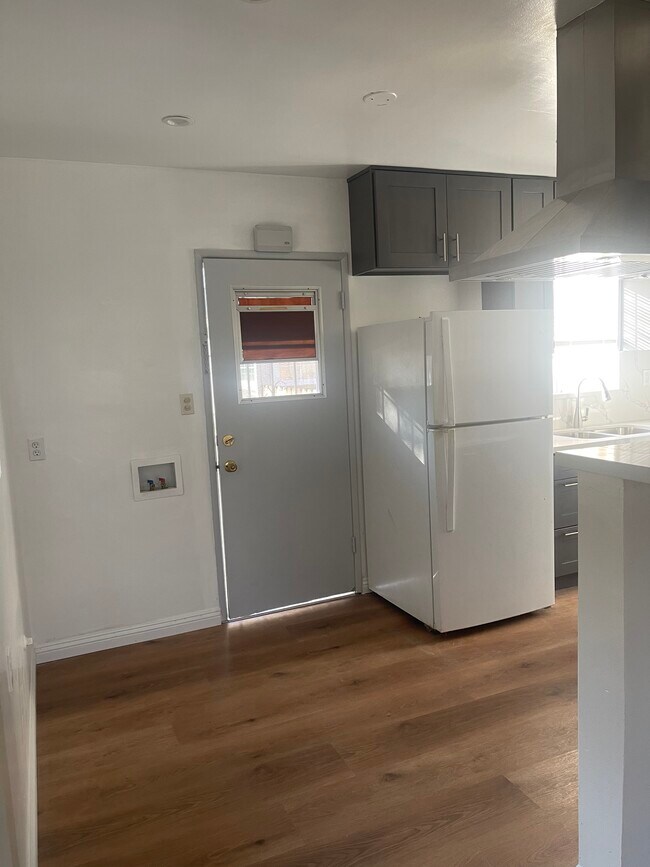 Kitchen - 3830 Girard Ave