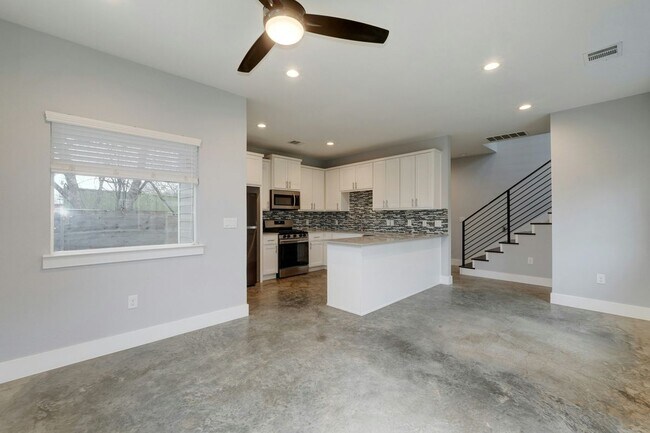 Foto del edificio - 6902 Carver Ave