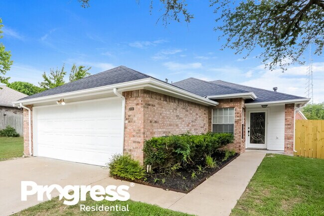 Building Photo - 215 Streamside Dr