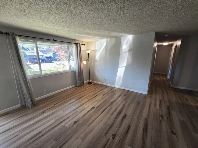 Building Photo - 14984 SE Linden Ln