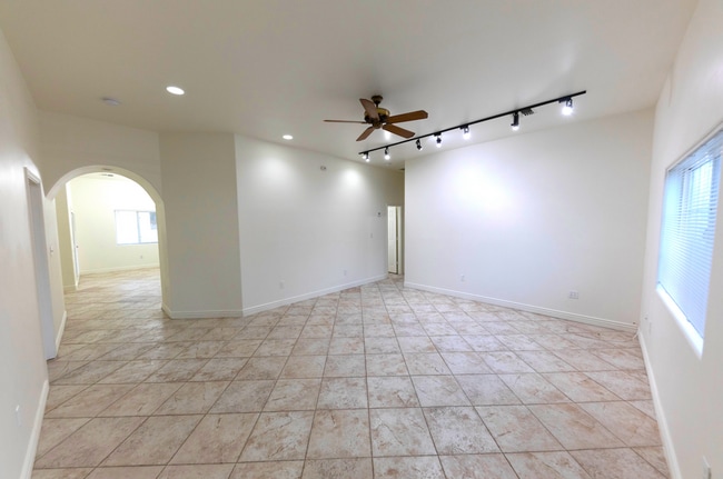 Building Photo - 4 bedroom home with pool walking distance ...