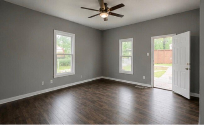 Building Photo - 523 E Lee St
