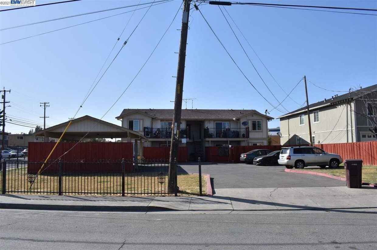 Primary Photo - 683 Shepherd Ave
