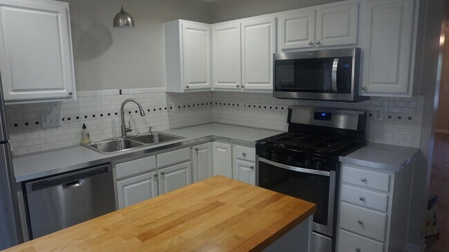 Building Photo - 12811 Mosby Ln