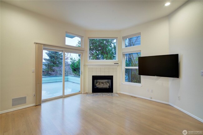 Building Photo - 3Bd/2.5Ba Seattle House