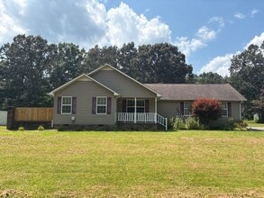 Building Photo - 671 Circle Dr