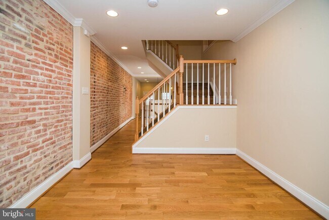 Foto del edificio - 119 N Duncan St