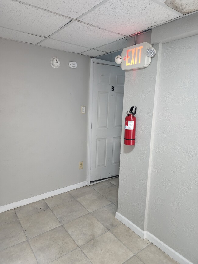 Building Photo - 1021 Broadway Apt 3