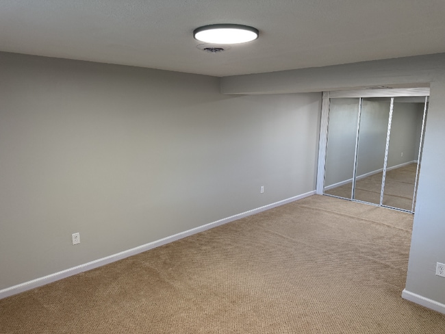 Building Photo - 104 IL-84