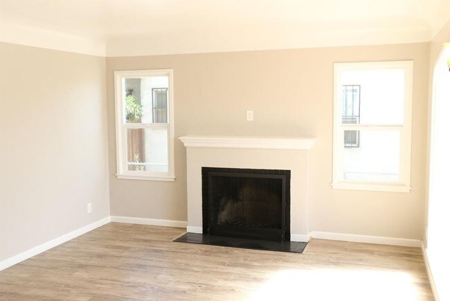 Building Photo - 4691 E Tulare Ave