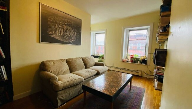 Foto del edificio - 84 Hollywood Ave