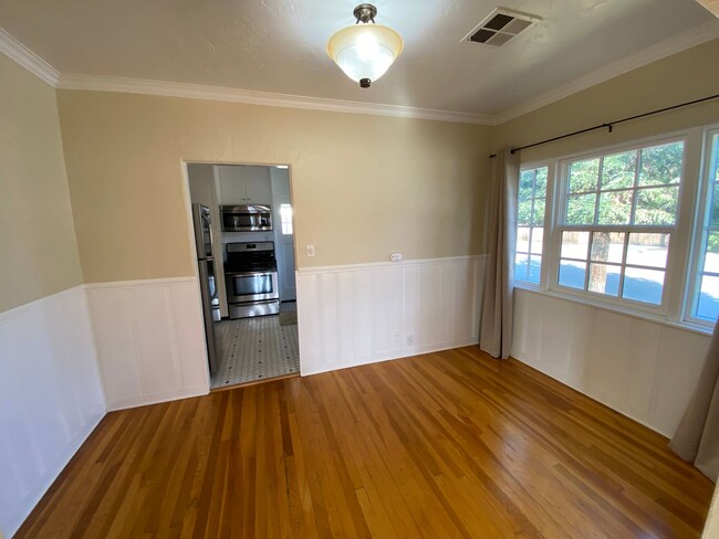 Building Photo - Charming Beverly Glen Home for Rent!