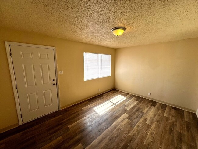 Building Photo - 1550 Arizona Dr