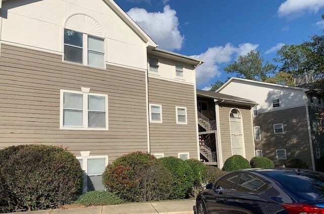 Building Photo - 1006 Brookhollow Dr