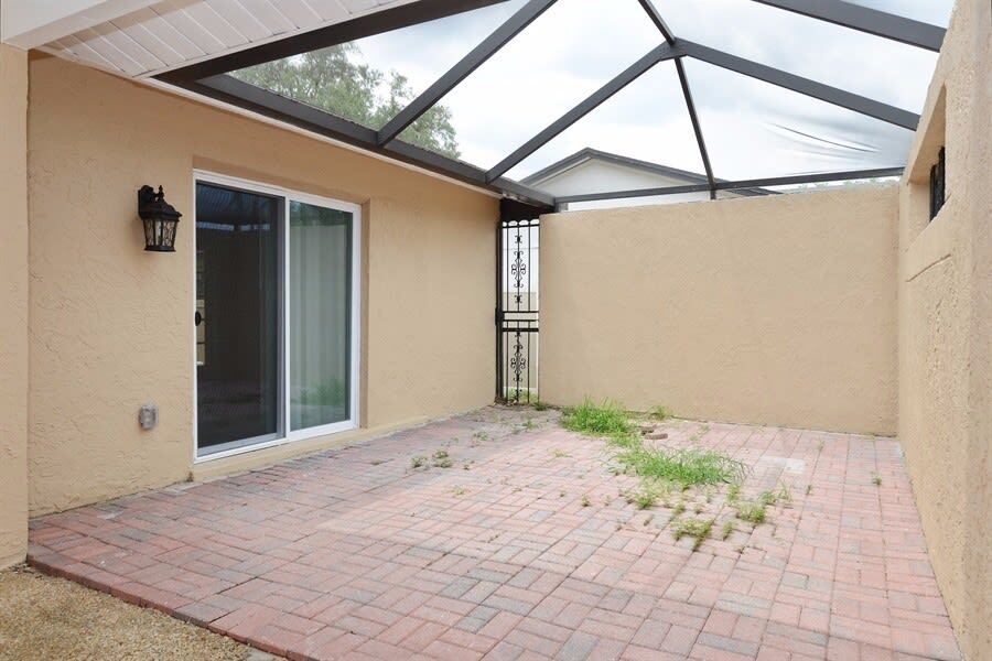 Building Photo - 7438 Oakvista Cir