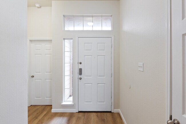 Building Photo - 7822 Woodbury
