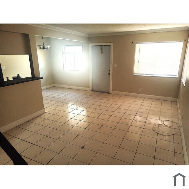 Building Photo - 108 E Tiffany Dr