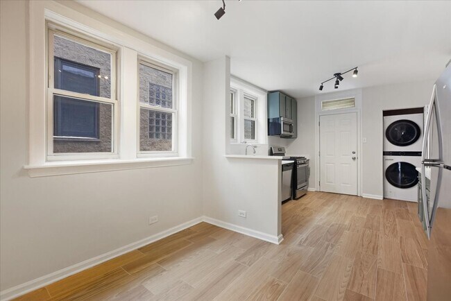 Foto del edificio - 6136 N Mozart St