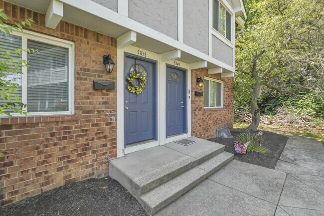 Foto del edificio - Carnaby Village Townhomes