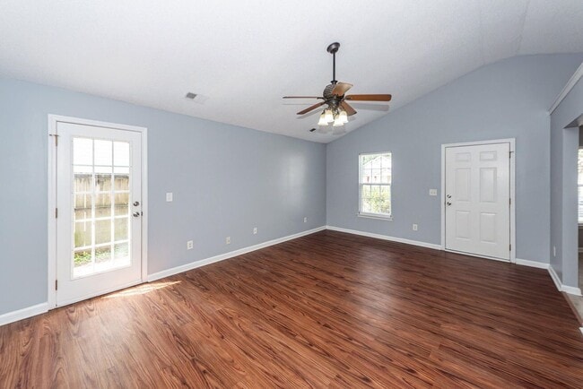 Building Photo - Charming move-in ready 3-bedroom, 2-bath!
