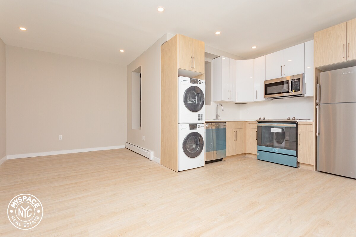 Foto principal - 879 Dekalb Ave