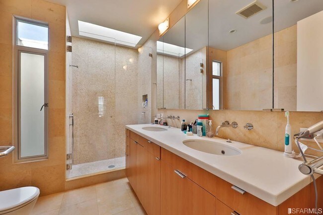 Foto del edificio - 2149 Beach St