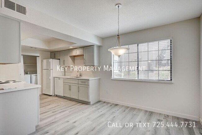 Foto del edificio - COMPLETELY REMODELED 2 BEDROOM 2 BATH COND...
