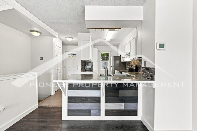 Building Photo - 1234 S Idalia St
