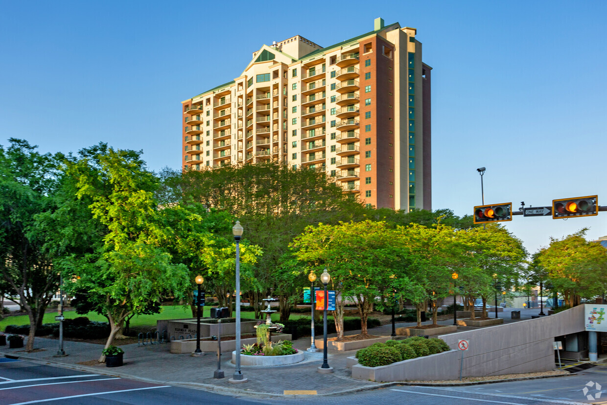 Primary Photo - Plaza Tower