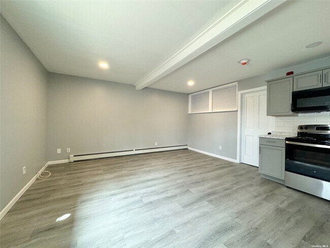 Building Photo - 320 S Country Rd