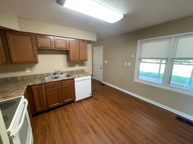 Foto del edificio - 28 Moore Dr