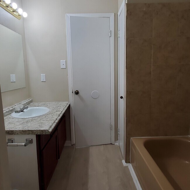 Foto del edificio - 782 Pinchback Rd