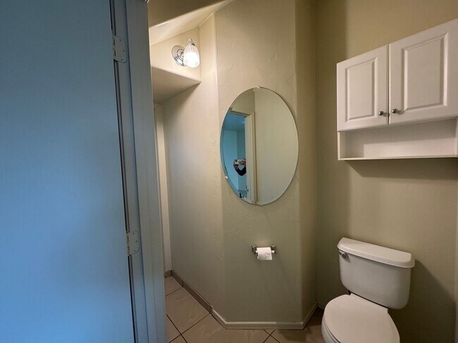 Building Photo - 4Bdm 2.5Ba with a Den/extra bedroom, close...