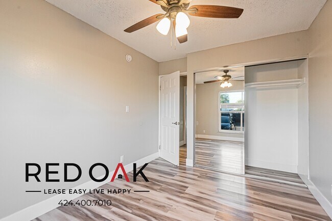 Foto del edificio - Enchanting Three Bedroom with Loads of Nat...
