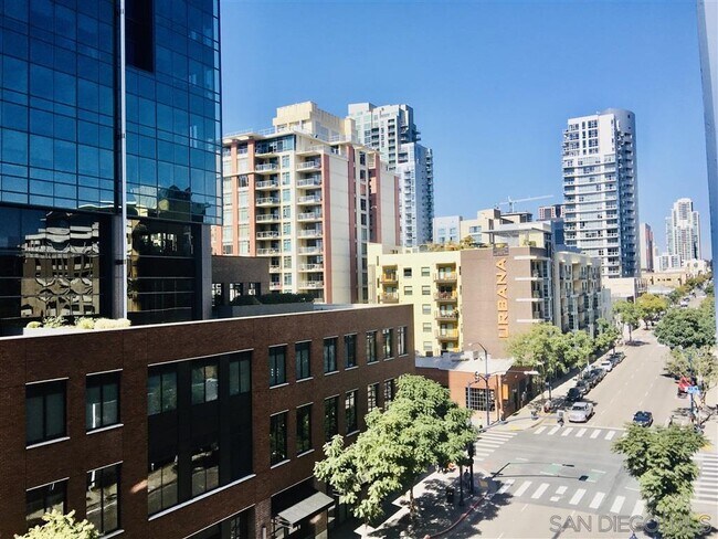 Building Photo - 321 Tenth Ave