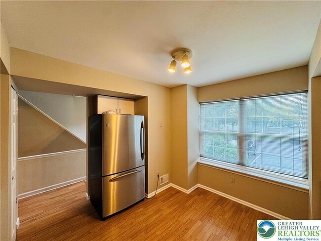 Foto del edificio - 102 Quaker Dr