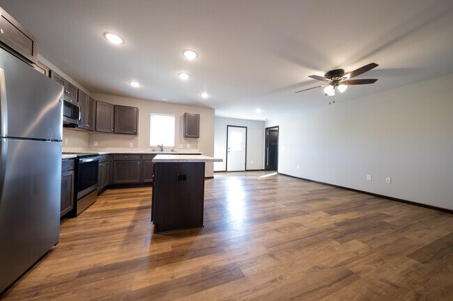 Foto del edificio - 645 4th Cir Dr SW