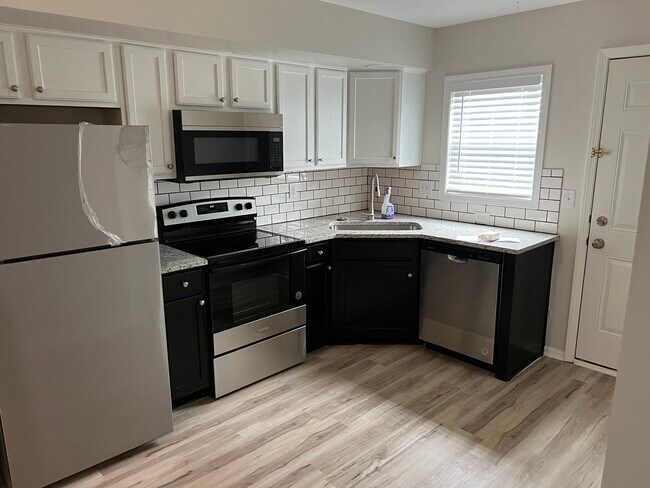 Kitchen - 101 W 19th Ave