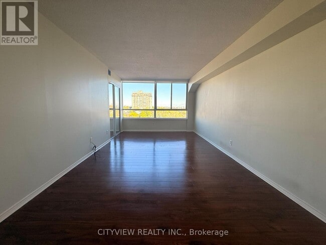 Photo du bâtiment - 1001 Cedarglen Gate