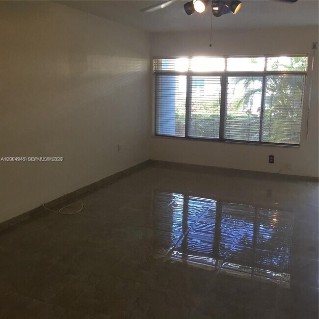 Foto del edificio - 9455 Bay Harbor Terrace