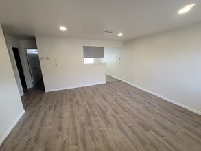 Building Photo - 1016 W Atkins Ave